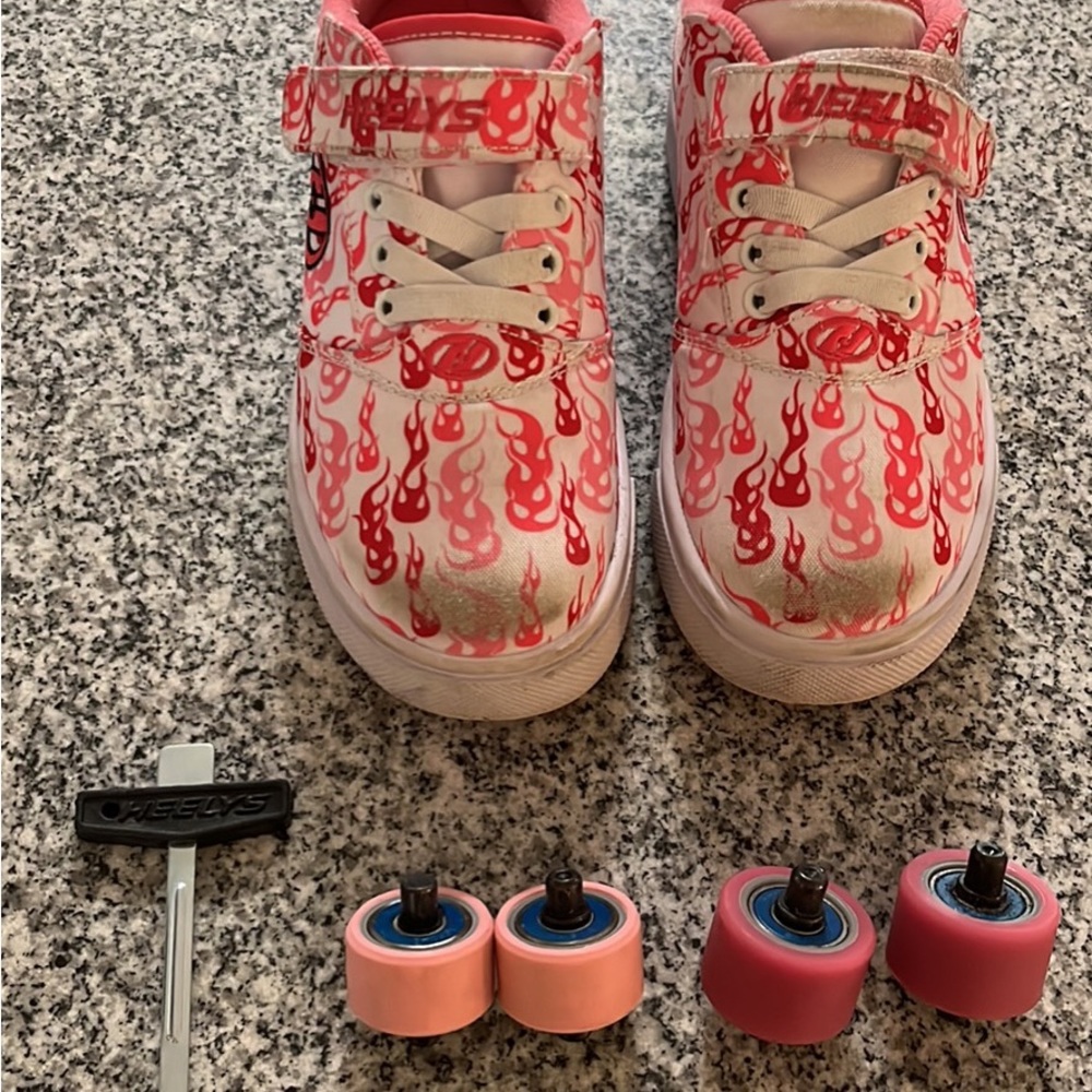 Heelys girls size 1